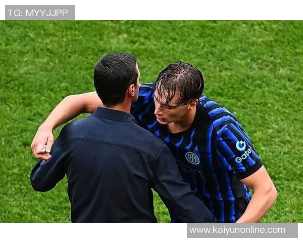 国米主场球迷为J马丁内斯加油助威助其走出车祸阴影重返赛场