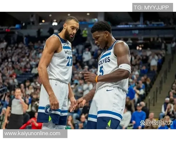 安芬尼西蒙斯表现出色16投10中砍下23分助球队迎战困难局面